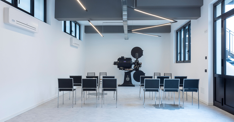 sala riunioni minimal vuota